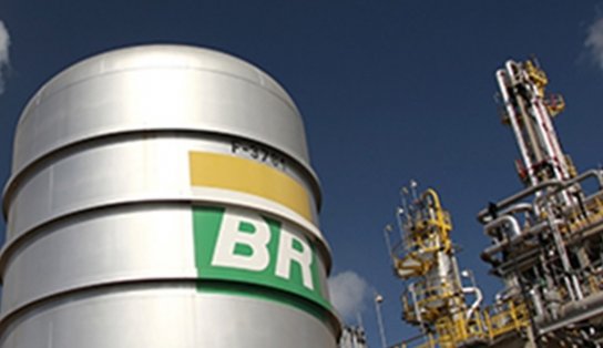 Pressionado pela alta dos combustíveis, Bolsonaro fala em mudar política da Petrobras e mercado internacional reage mal 