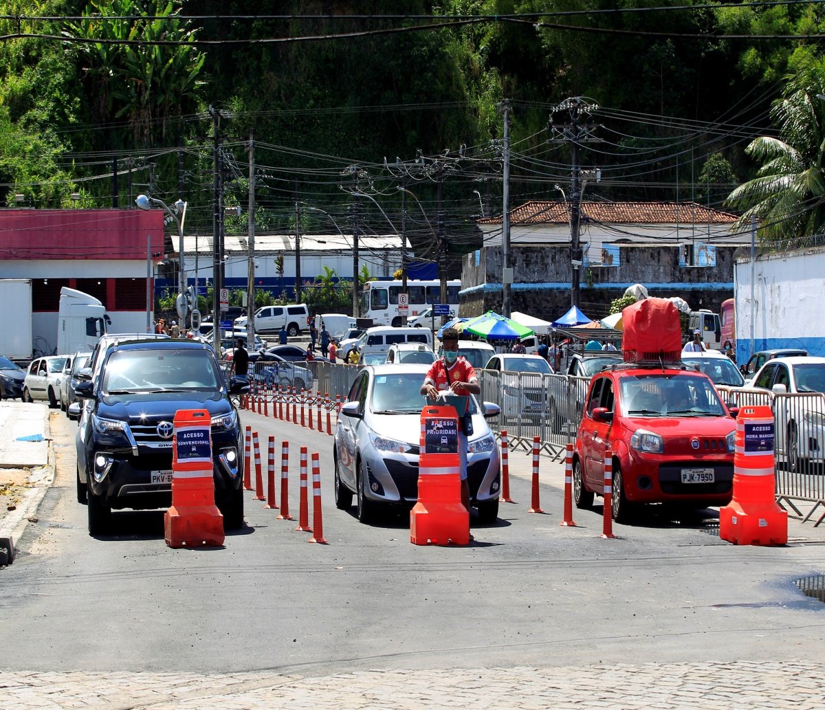 Sistema ferry-boat ganha três faixas exclusivas para acesso de veículos; feriado contará com seis embarcações