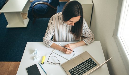 Programa disponibiliza bolsas de estudo para cursos oferecidos por universidades estrangeiras 