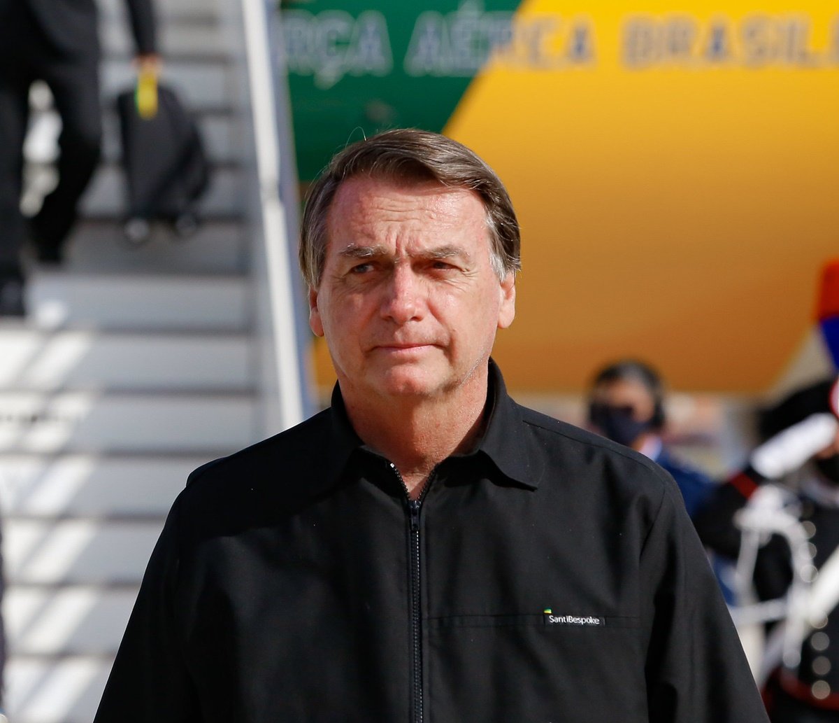 Bolsonaro é alvo de protestos em cidade italiana onde recebe homenagem