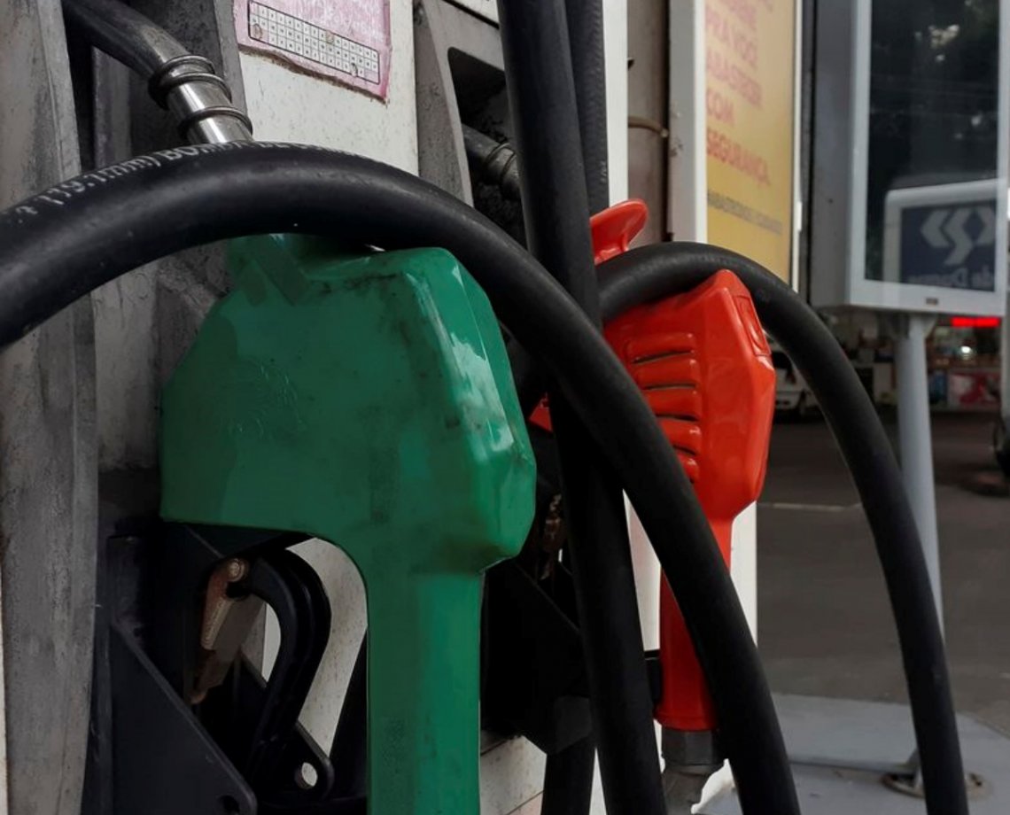 Bolsonaro diz que ficou sabendo de nova inten&ccedil;&atilde;o da Petrobras de aumentar combust&iacute;veis nos pr&oacute;ximos dias; "tudo de ruim cai no meu colo"