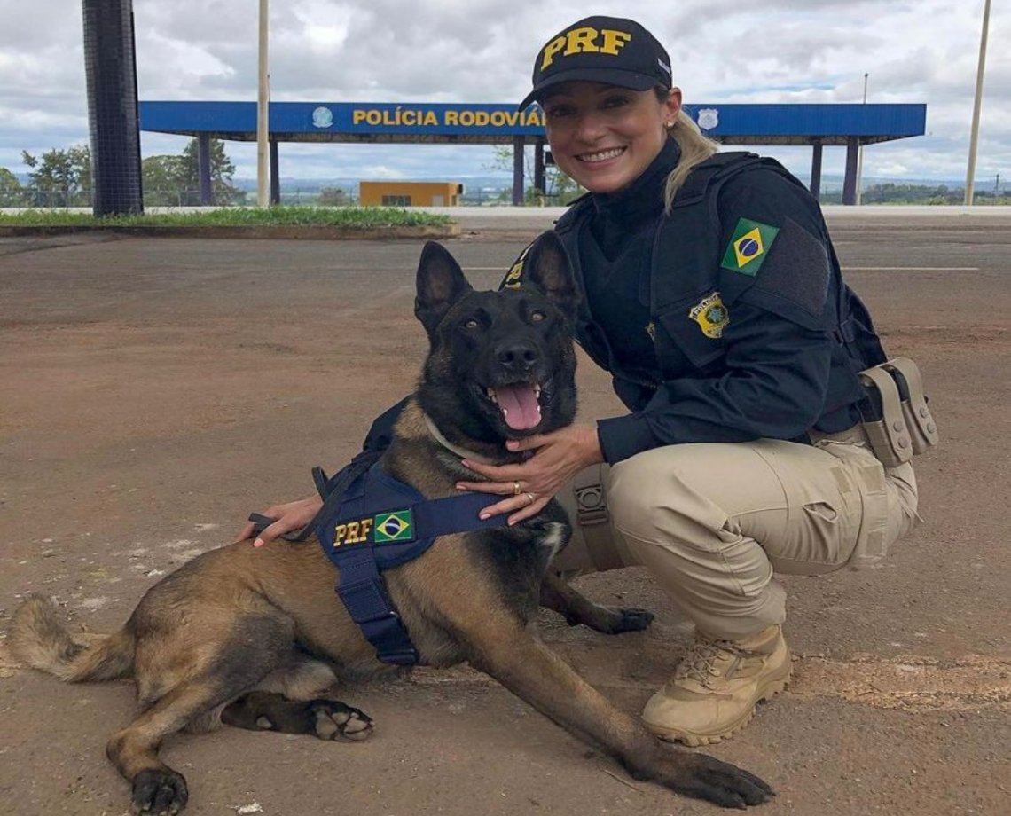 Ex-loira do Tchan causa indignação em colegas ao receber promoção em pouco tempo de PRF