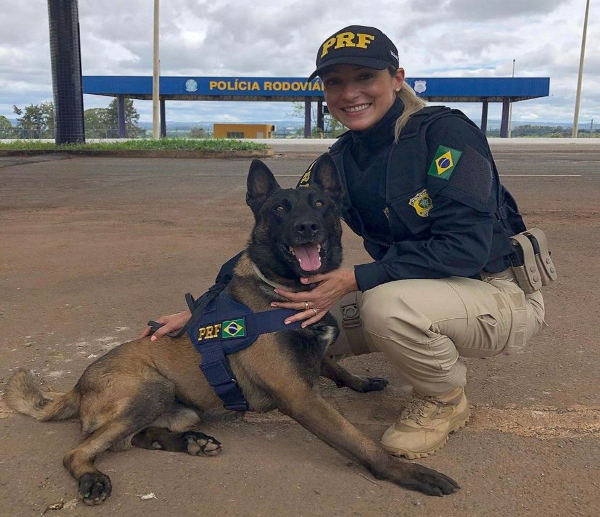 Ex-loira do Tchan causa indignação em colegas ao receber promoção em pouco tempo de PRF