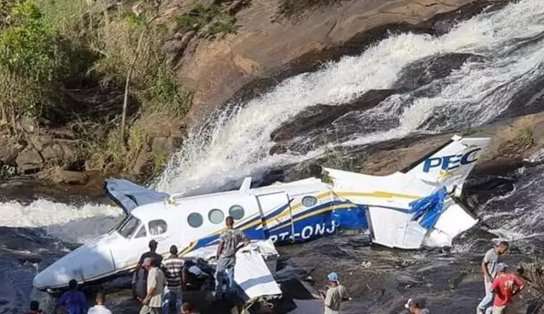 Avião que levava Marília Mendonça atingiu cabo de distribuição em Caratinga