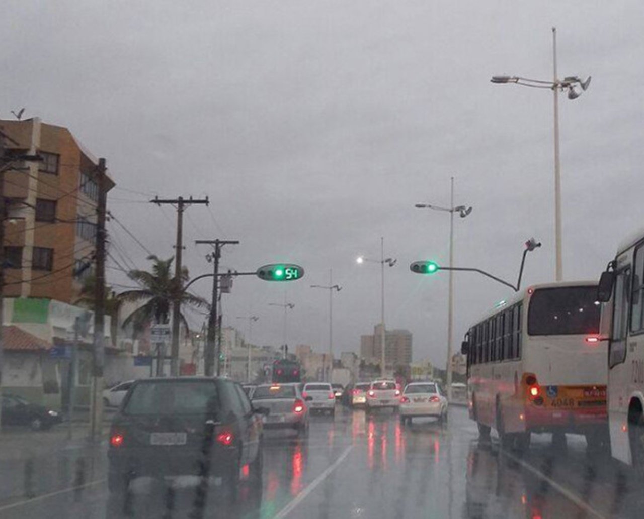 O 'cacau caiu': mais uma madrugada com forte chuva, raios e trovões em Salvador; previsão é que mau tempo continue 