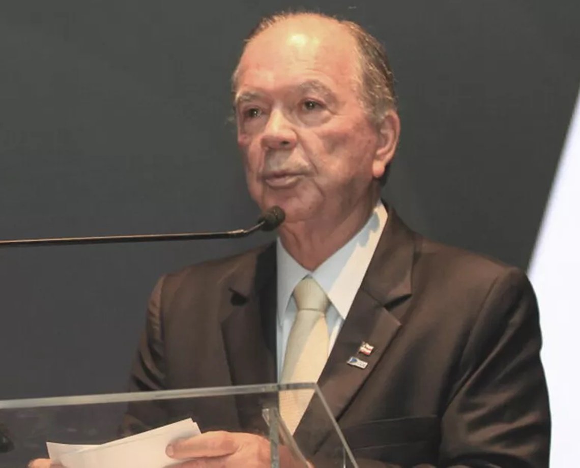 Vice-governador da Bahia, Jo&atilde;o Le&atilde;o &eacute; levado &agrave;s pressas para hospital em Lauro de Freitas