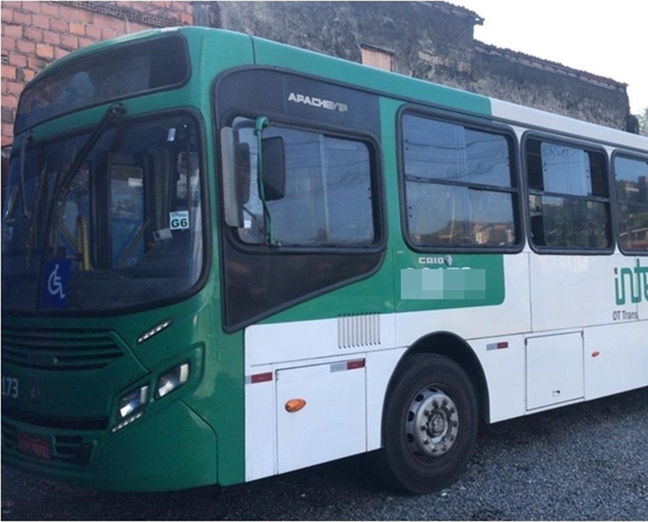 Perdeu, perdeu! Homens armados com facas assaltam passageiros de ônibus na Av. Bonocô