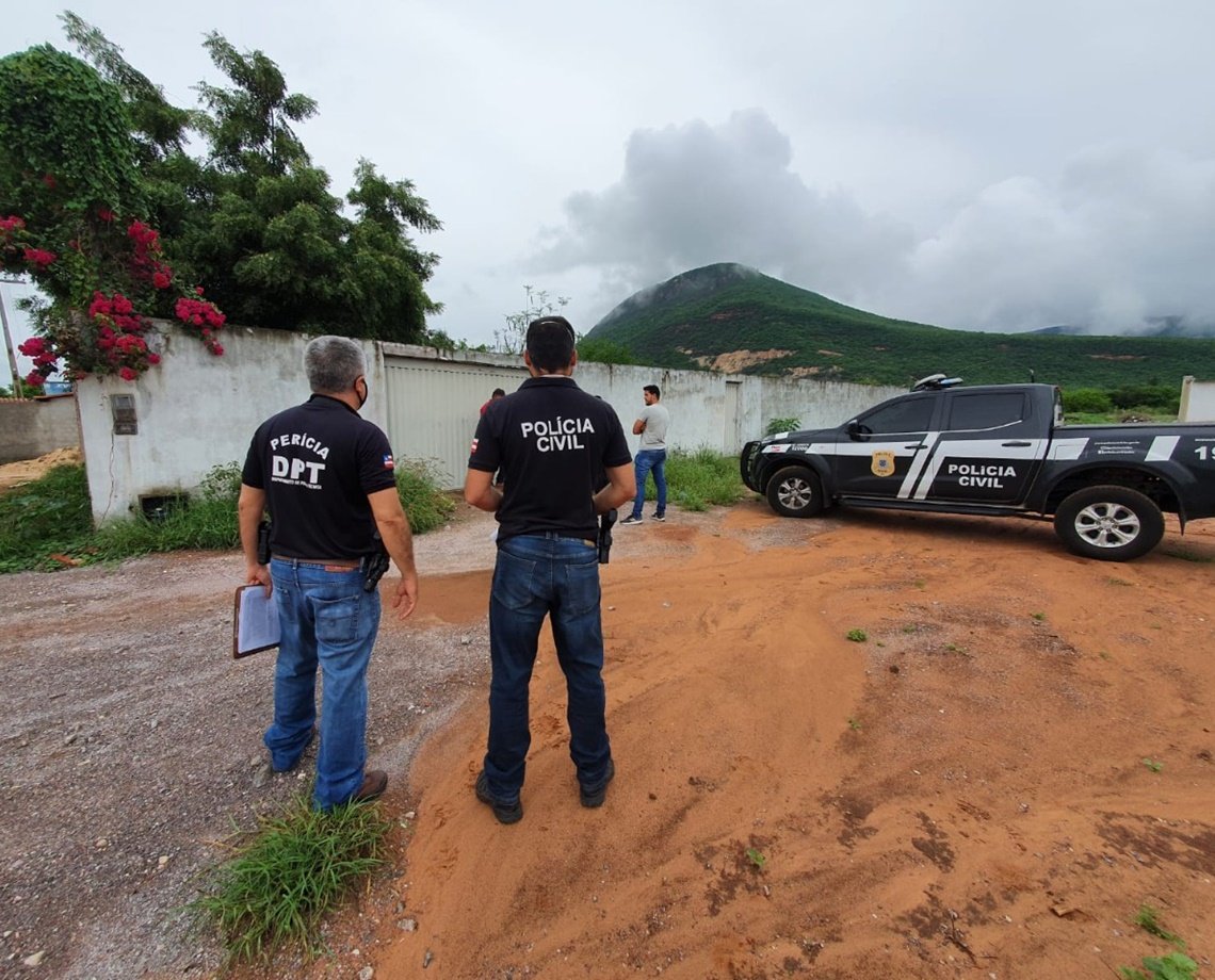 Casal é procurado pela polícia por fazer live com cenas de estupro de vulnerável na Bahia