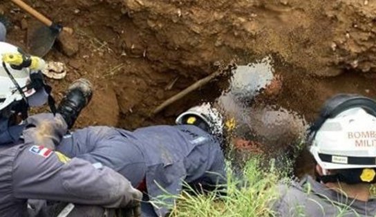 Susto! Bombeiros resgatam trabalhador que ficou parcialmente soterrado durante instalação de manilhas, no interior da Bahia