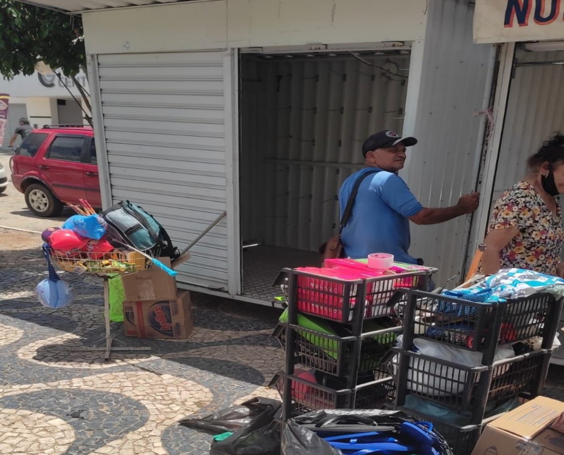 Comerciantes do Jorro têm barraquinhas derrubadas pela Prefeitura e se revoltam ; "é como se você perdesse o seu emprego de 31 anos em 72h"