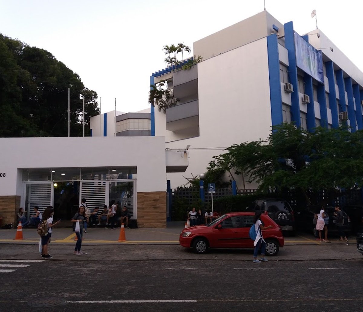 Veja prints: alunos do Sartre, tradicional escola de Salvador, ofendem colegas negros no WhatsApp; "cala a boca, macaco"