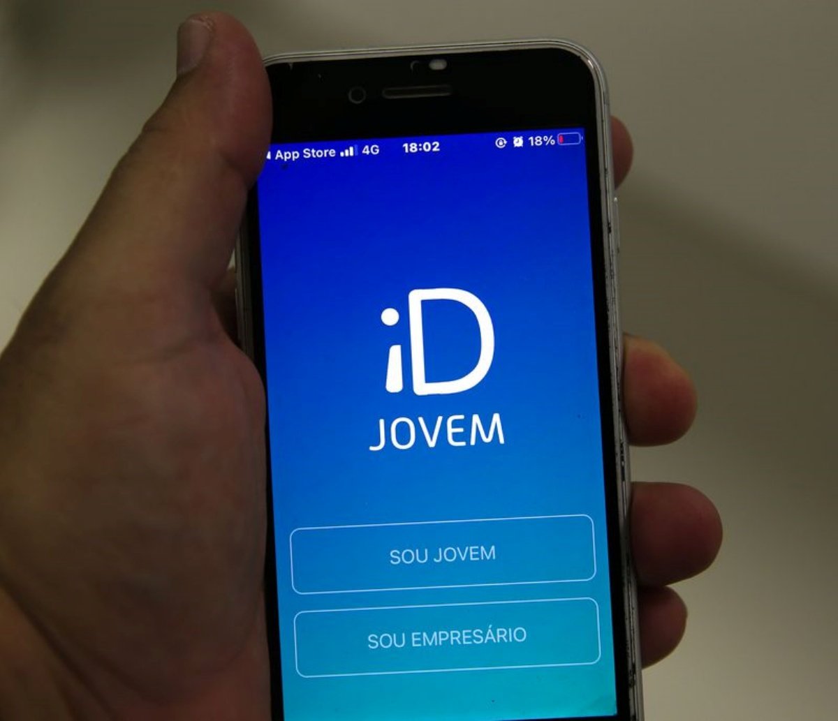 Ministério lança nova versão do ID Jovem; saiba como utilizar 