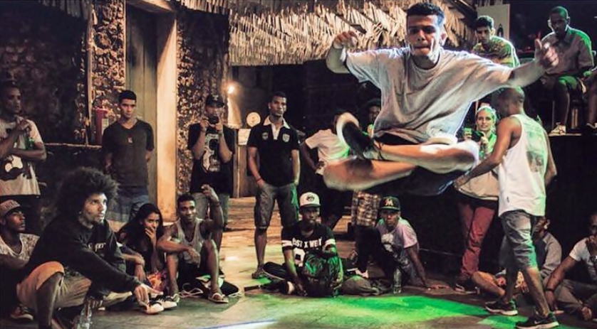 B-boy baiano disputa final de campeonato de breakdance