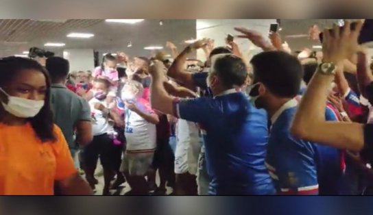 Fogo no parquinho! Torcedores do Bahia fazem protesto no aeroporto após polêmica contra o Flamengo: "CBF sem vergonha"