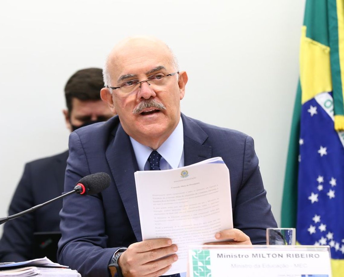 Ministro da Educação nega interferência na elaboração do Enem; "essas provas já estão impressas há meses"