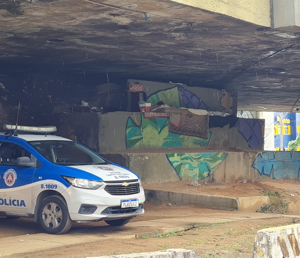 Mulher em situação de rua é executada enquanto dormia debaixo de viaduto na Estação da Lapa, em Salvador 