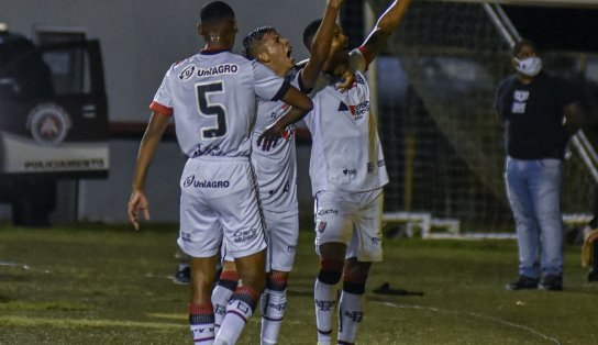 Com tropeços de Londrina e Remo, Vitória depende apenas de si para permanecer na Série B