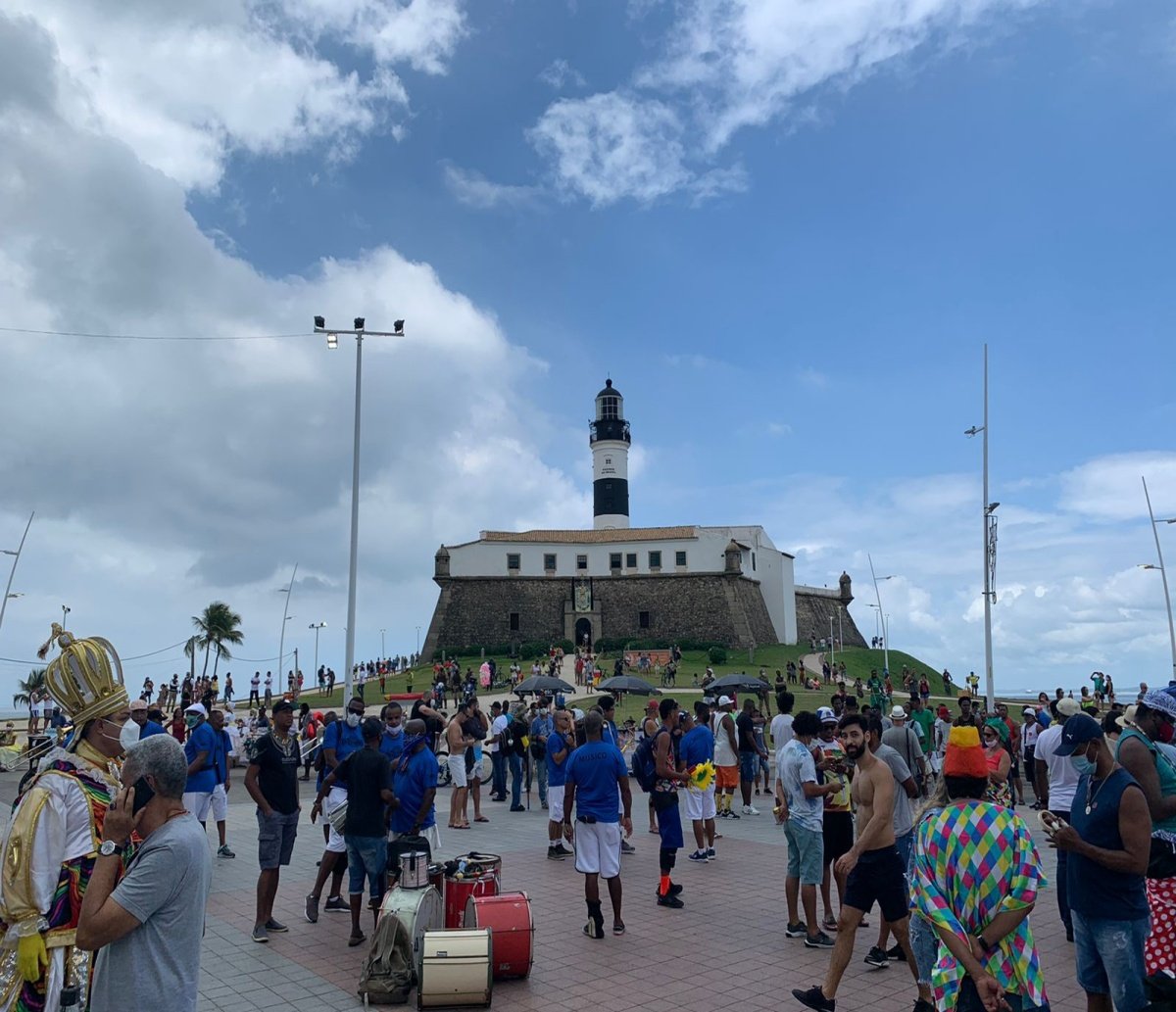 Profissionais que atuam no Carnaval realizam protesto no Farol da Barra e colocam pressão no governo estadual e municipal