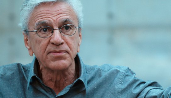 Decepcionados, fãs de artistas pop vaiam prêmio de Caetano Veloso no Grammy Latino 