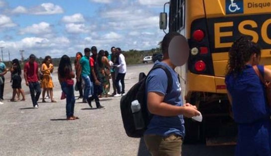 Estudantes de Ourolândia perdem prova do Enem após ônibus da Prefeitura quebrar na estrada em direção a Jacobina 