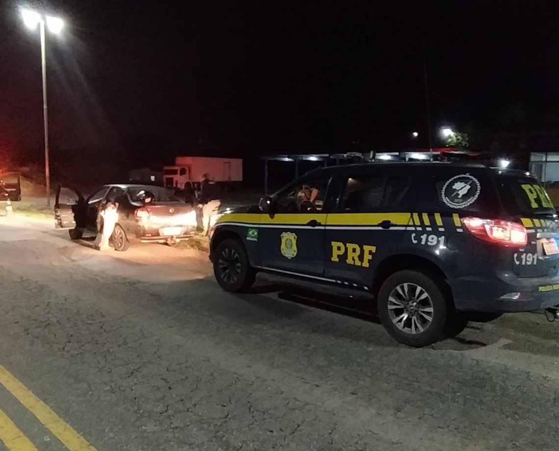 Durante opera&ccedil;&atilde;o na BR-101, PRF prende quarteto suspeito de cometer assaltos a &ocirc;nibus em Alagoinhas 