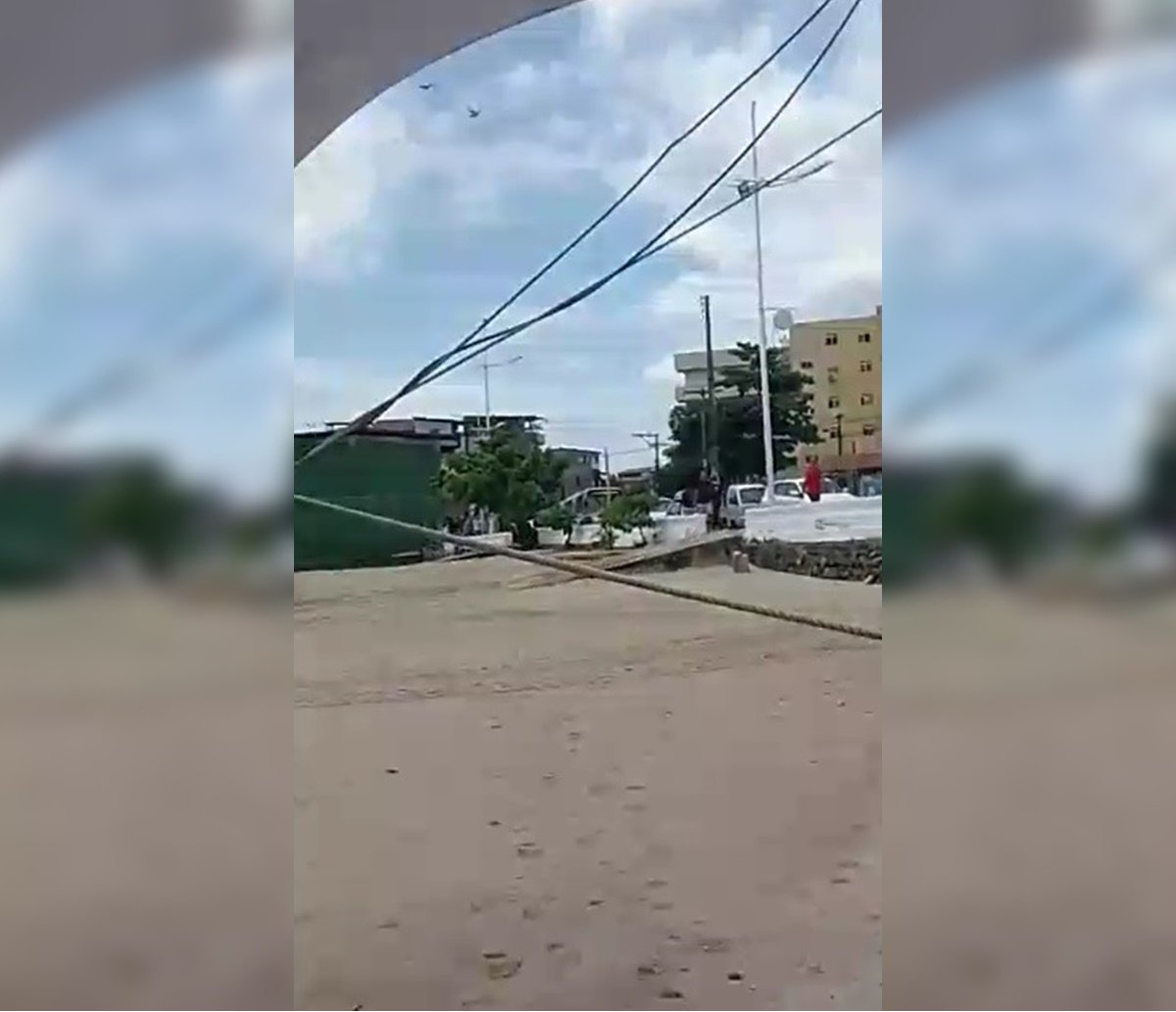 Homem vê rapaz ser baleado em Salvador, filma vítima agonizando e ainda faz perguntas na areia da praia