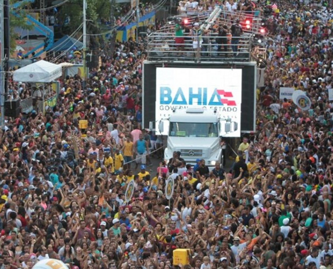 Bolsonaro diz que, por ele, "não teria Carnaval em Salvador" e culpa governadores e prefeitos por mortes; "é uma realidade"