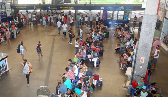 Viagens de vans e transportes alternativos também terão exigência de comprovação de vacina, diz governo