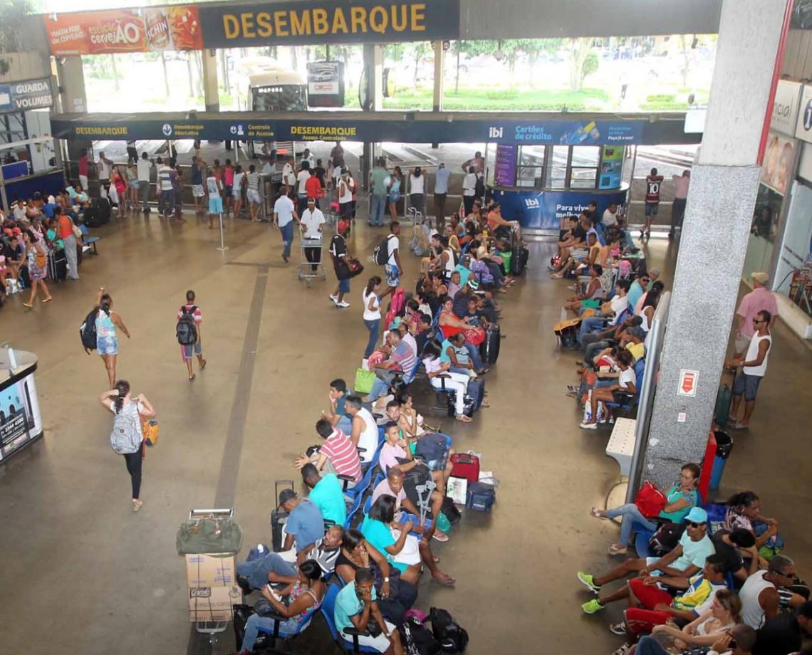 Viagens de vans e transportes alternativos também terão exigência de comprovação de vacina, diz governo