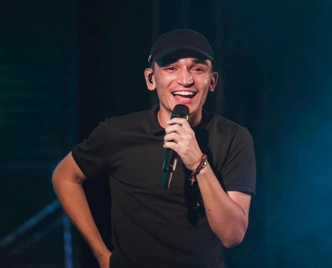 Sexo explícito, queimadura e nudez: show de João Gomes dá o que falar; veja imagens