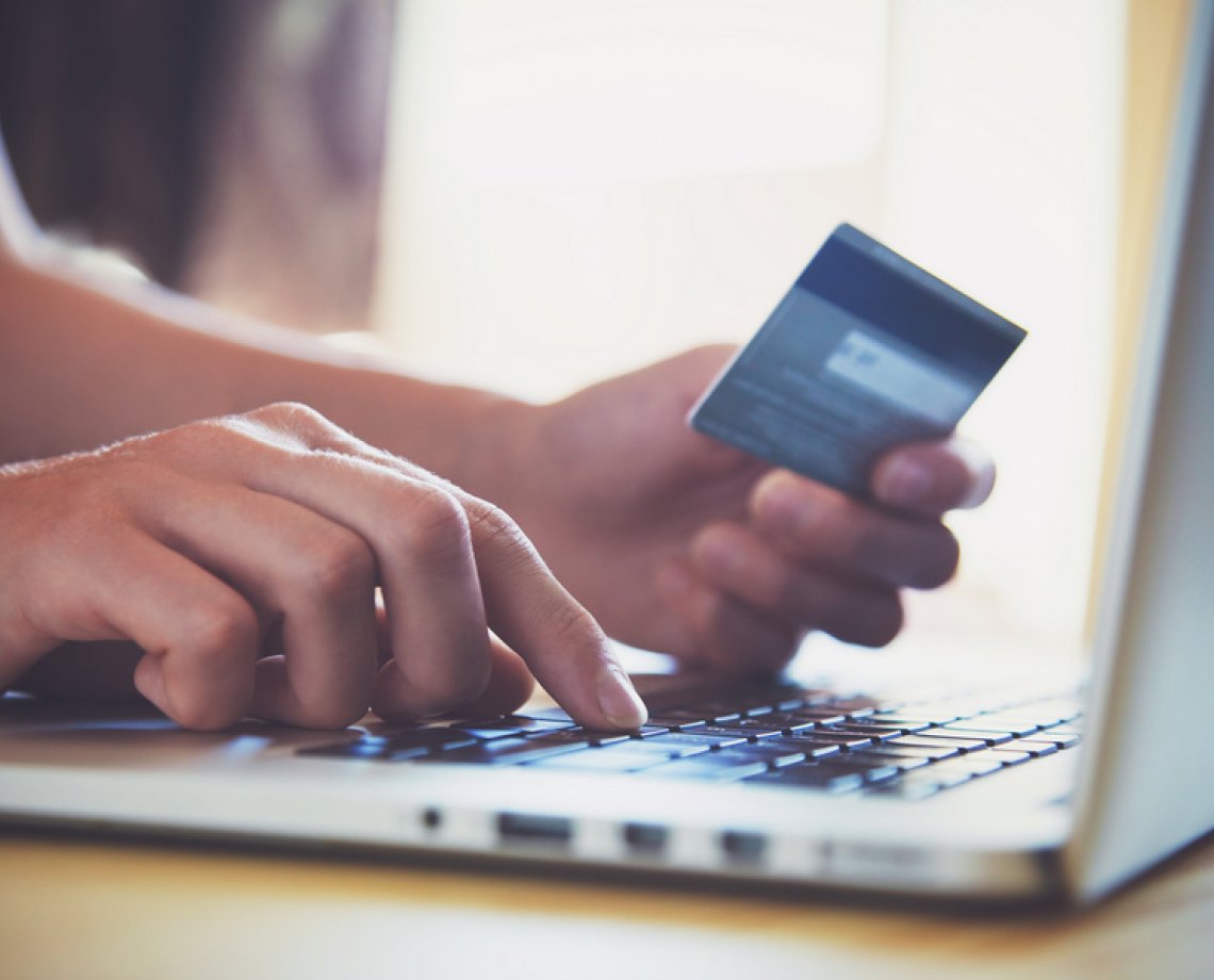Consumidores aproveitam Black Friday para investir na educação