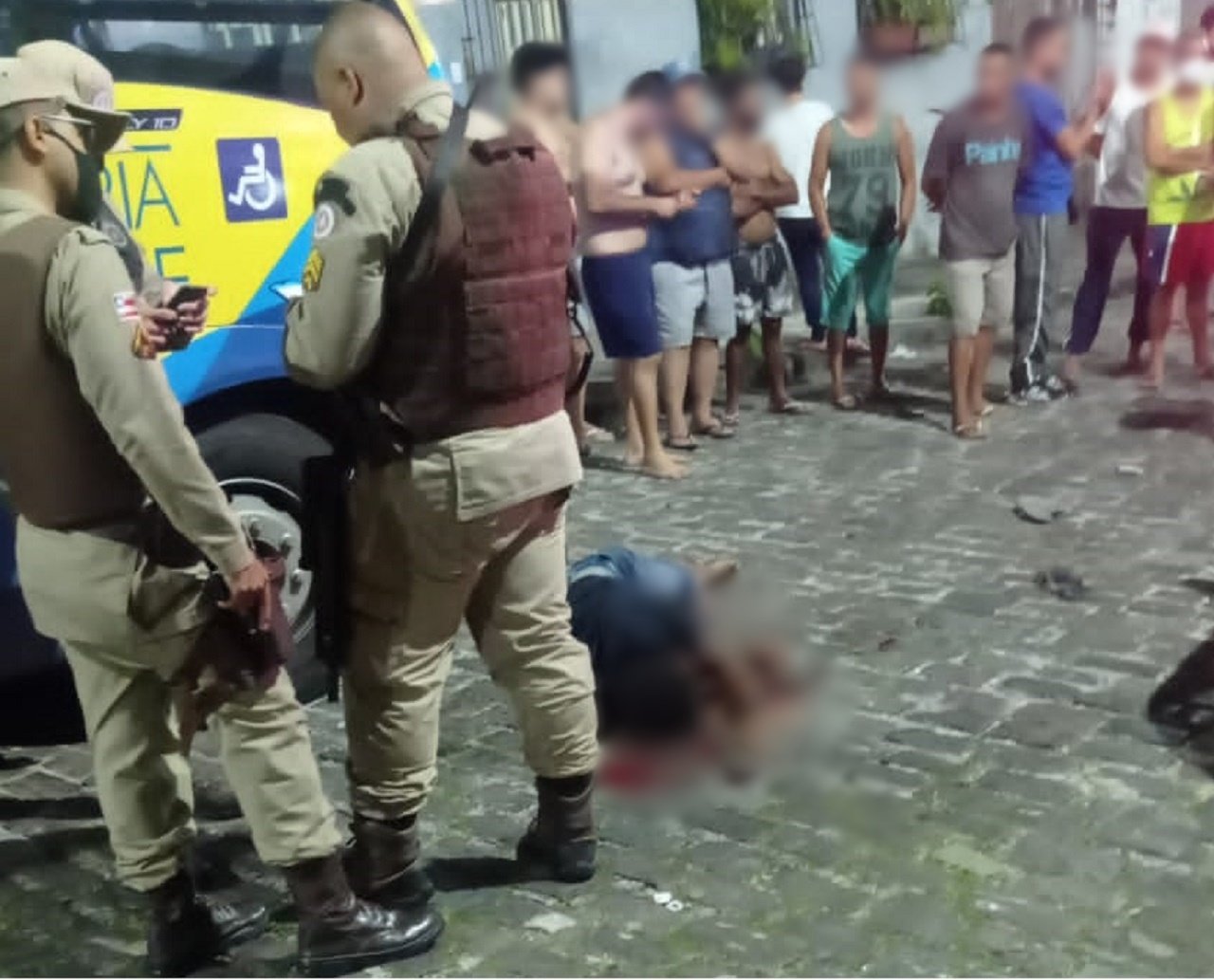 PM fica ferido e suspeito é morto a tiros durante tentativa de assalto no bairro do Tororó em Salvador