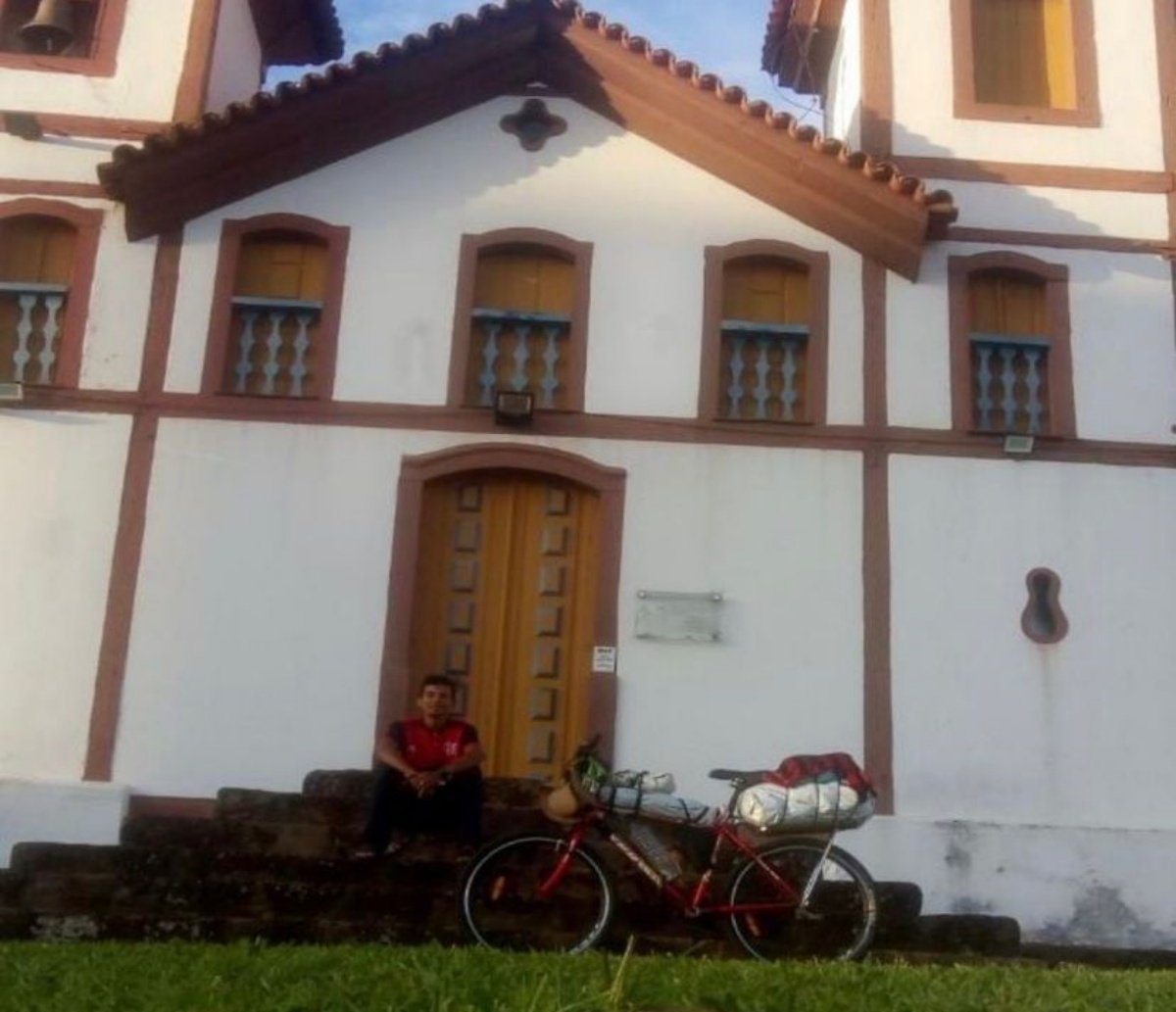 Após ir de bicicleta ao Uruguai ver jogo, flamenguista ganha ingresso e recusa: "vou estar no meio da bagunça"  