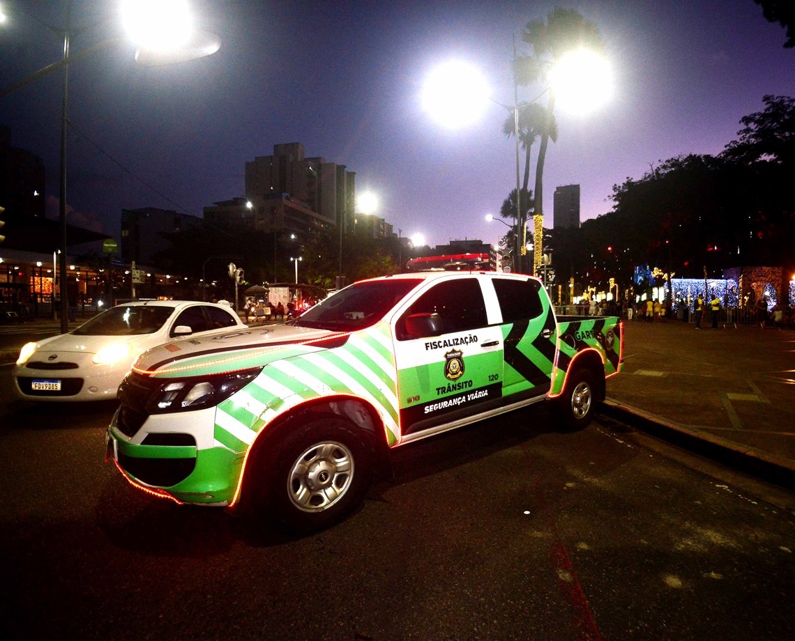 Viaturas da Transalvador entram em clima natalino e até tocam música 