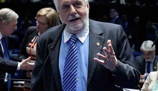 Wagner vira "garoto-propaganda" no Senado da chapa Lula-Alckmin, diz revista