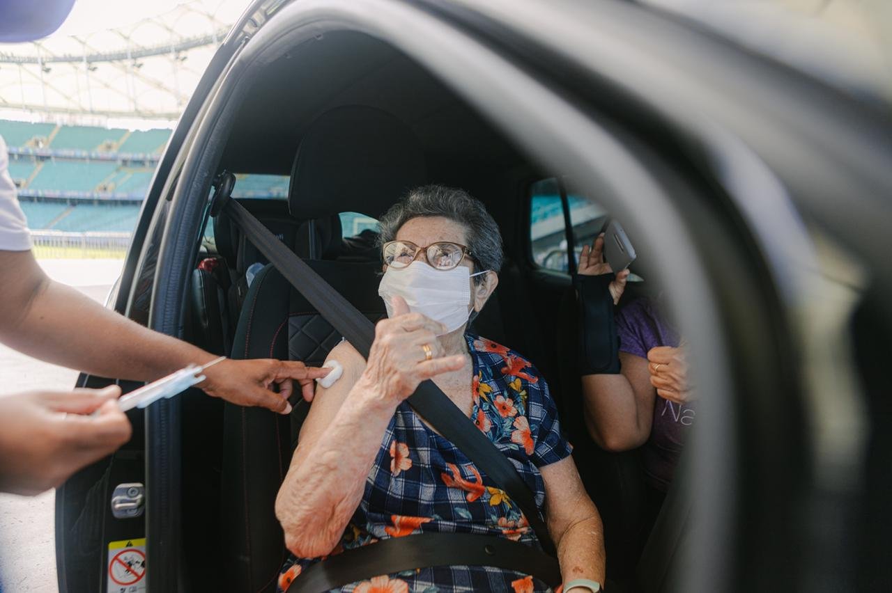 Confira o esquema de vacinação contra Covid nas Estações da Lapa e Mussurunga; 'Libera Geral' continua