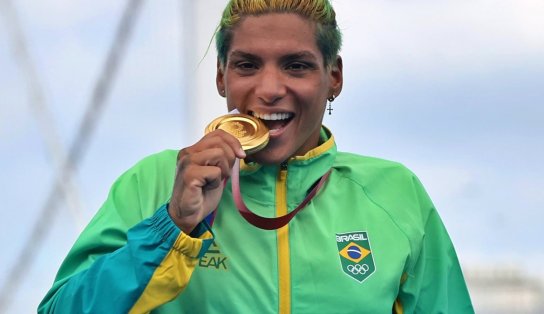 Vereadores de Salvador aprovam concessão da Medalha Thomé de Souza à campeã olímpica Ana Marcela Cunha