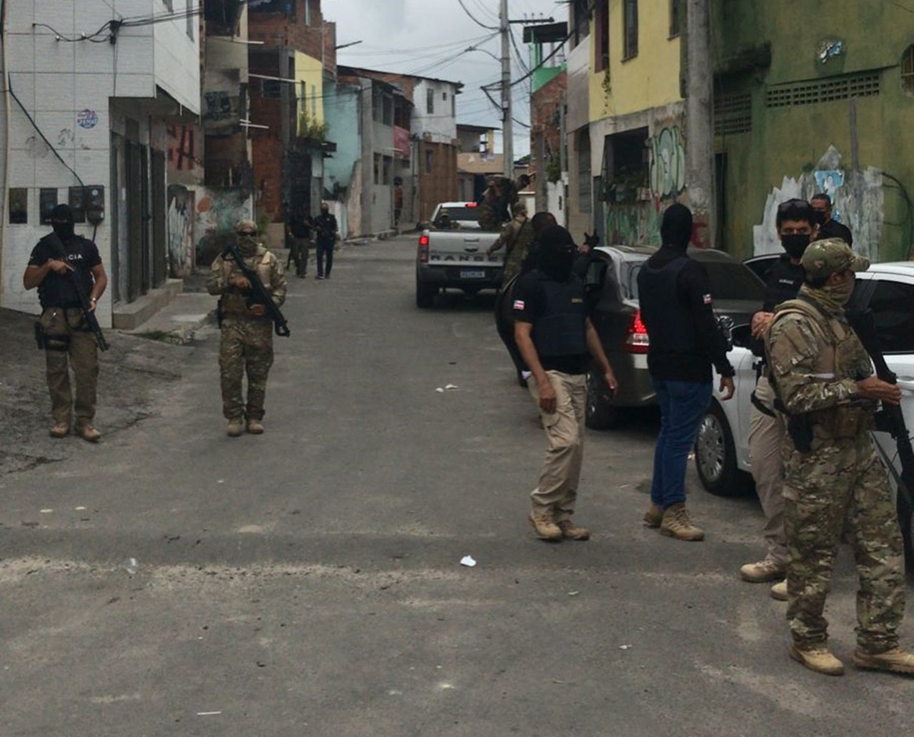 Polícia "fecha o cerco" contra grupo que promove mortes e terror no bairro de São Cristóvão; mulher acaba presa 