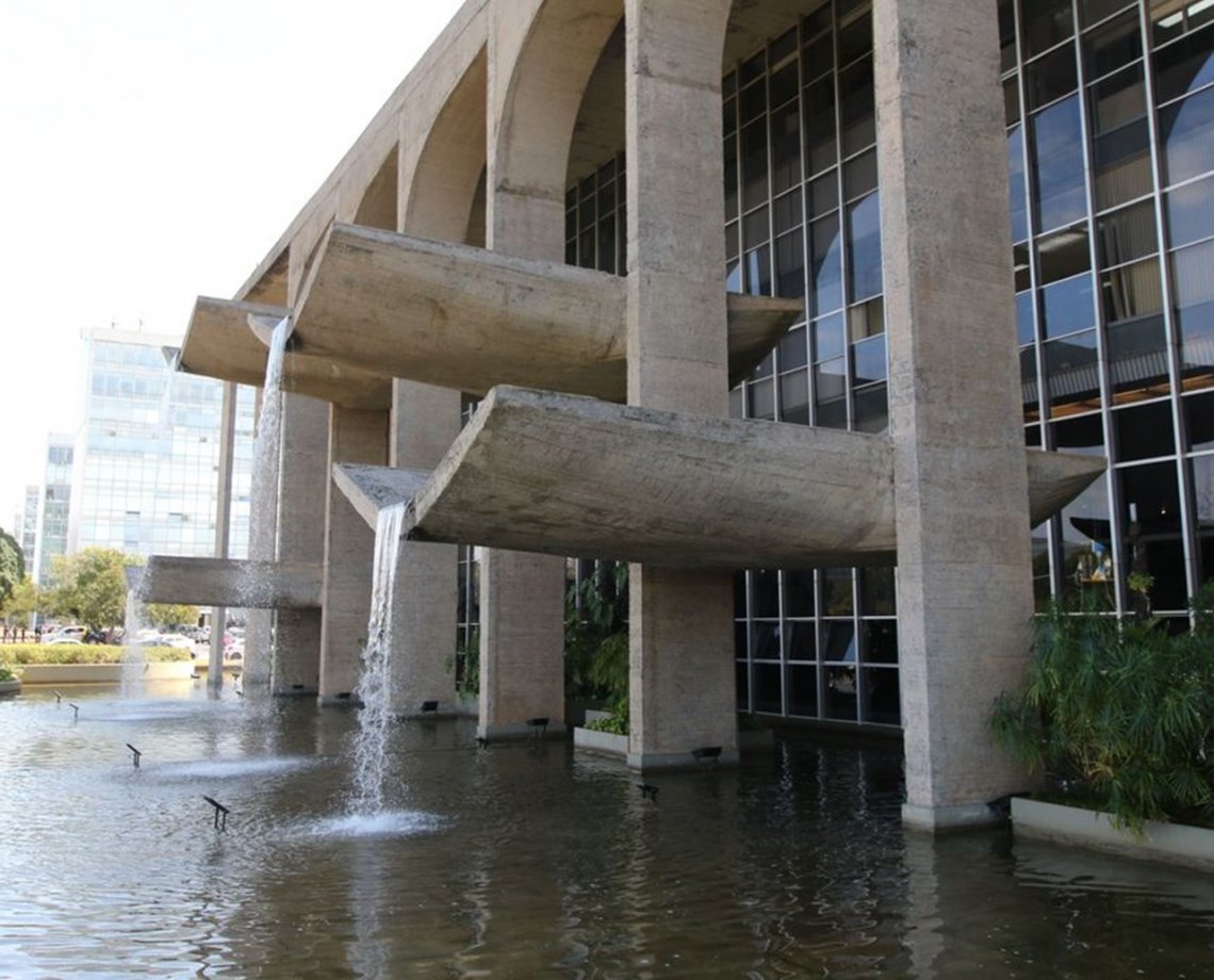 Presos n&atilde;o poder&atilde;o ter mais de uma parceira para visita &iacute;ntima nos complexos do pa&iacute;s, estabelece Minist&eacute;rio; entenda