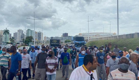 Em protesto, grupo de rodoviários demitidos da CSN cobram indenizações e não descartam "mobilização ainda maior"