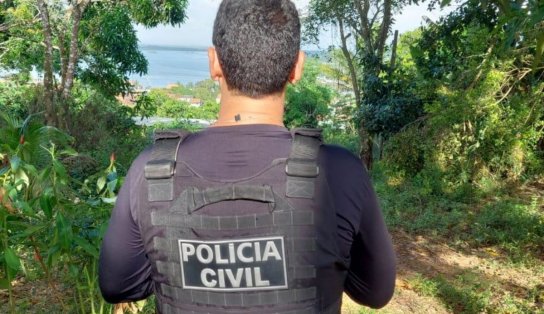 Dois suspeitos de invadir casa e matar morador na frente da esposa são presos; polícia procura outros seis comparsas