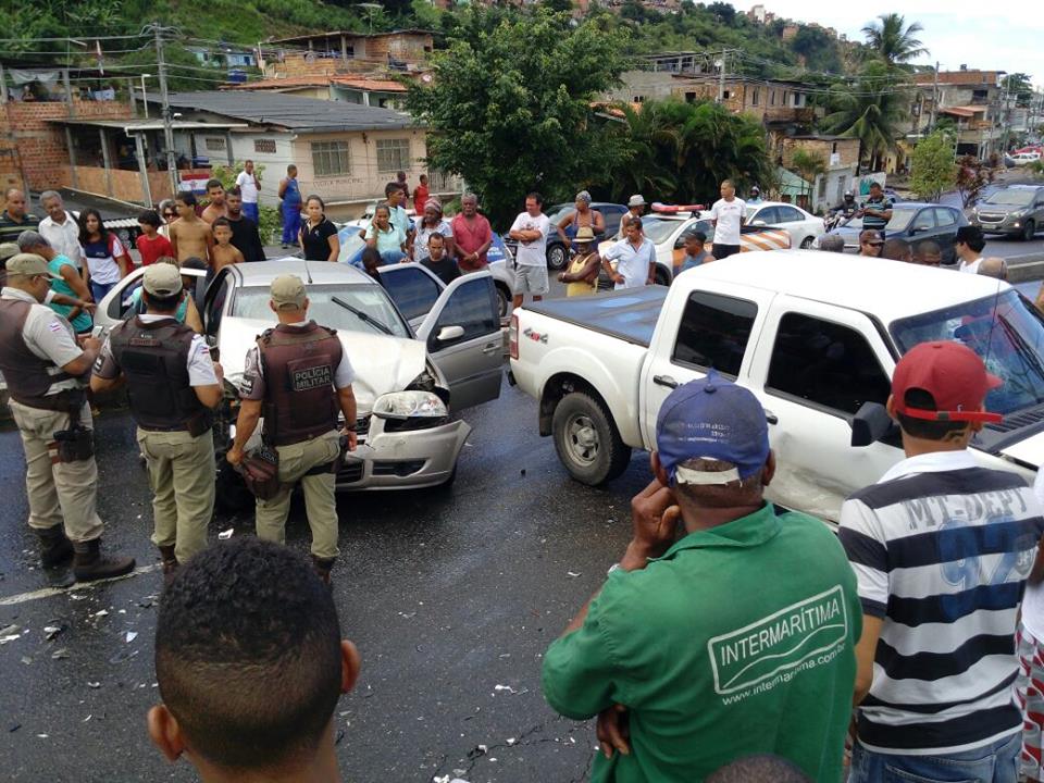 Acidente deixa o trânsito congestionado na Suburbana