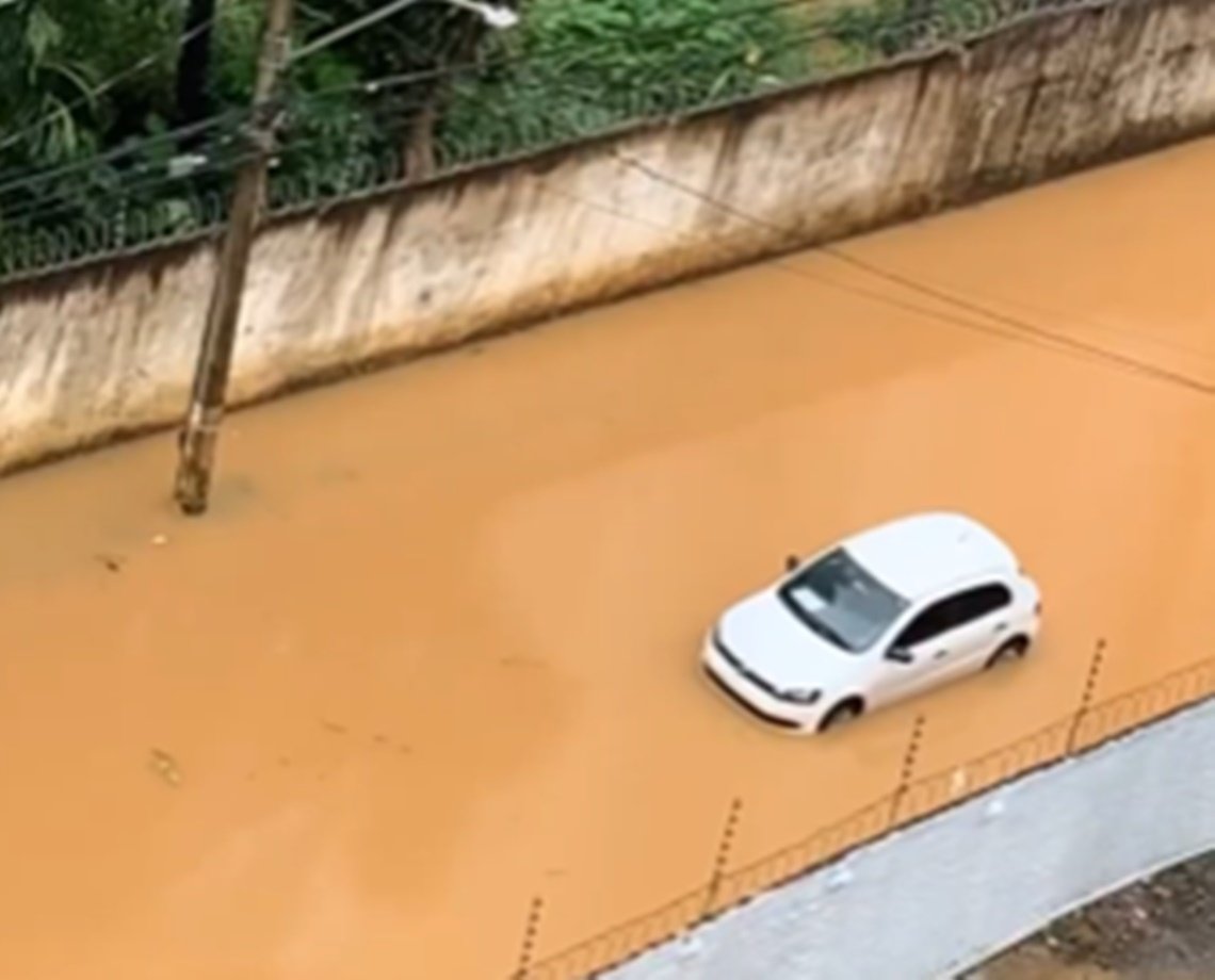 'Toda chuva é isso, mas hoje piorou': alagamentos e deslizamentos de terra são registrados em Salvador; vídeos