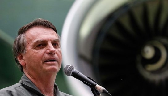 Bolsonaro quer mudar lei para Governo Federal decidir sobre passaporte vacinal; "por mim, a vacina é opcional"