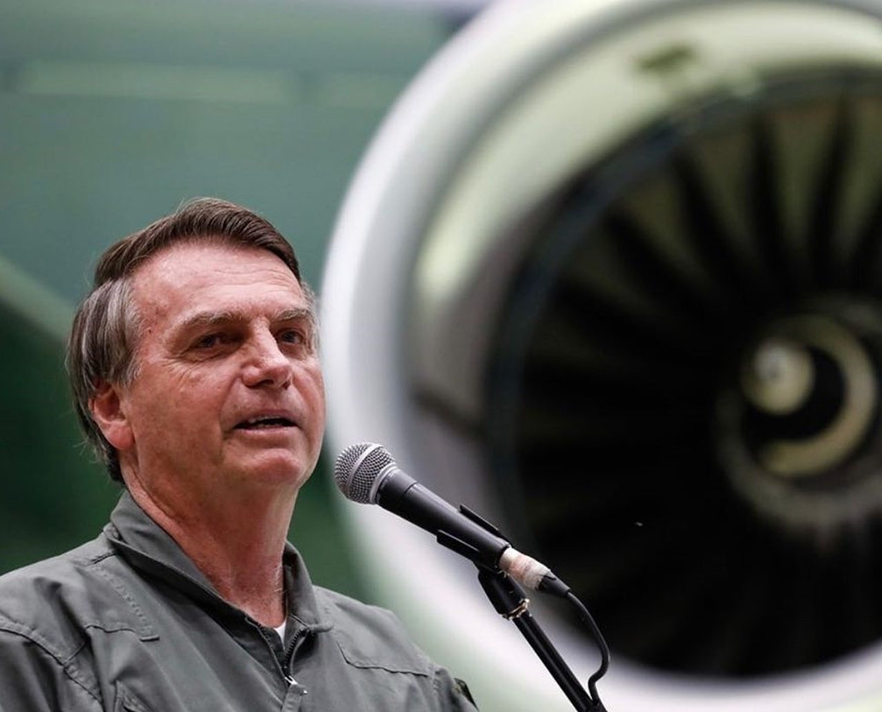 Bolsonaro quer mudar lei para Governo Federal decidir sobre passaporte vacinal; "por mim, a vacina é opcional"