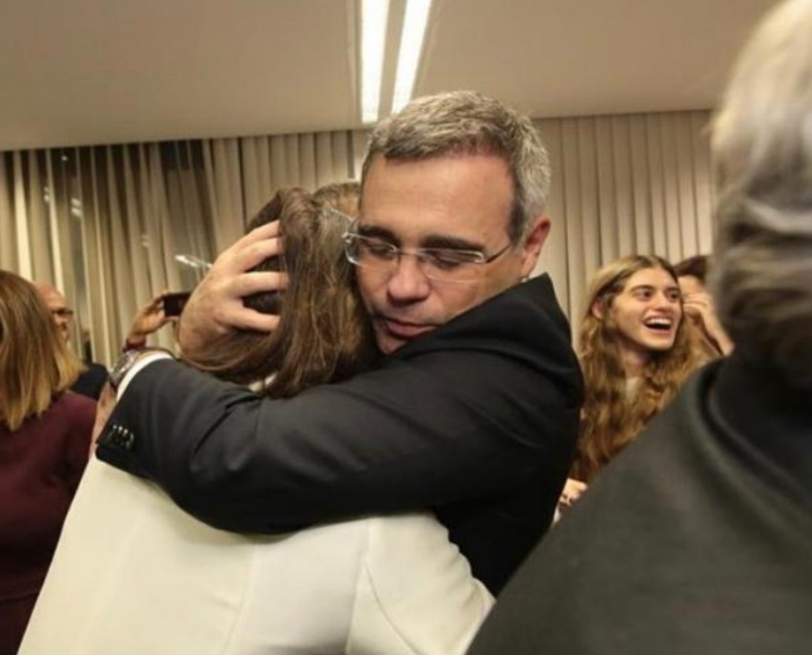 Michele Bolsonaro rebate críticas sobre vídeo em que comemora aprovação de André Mendonça: "intolerância religiosa"