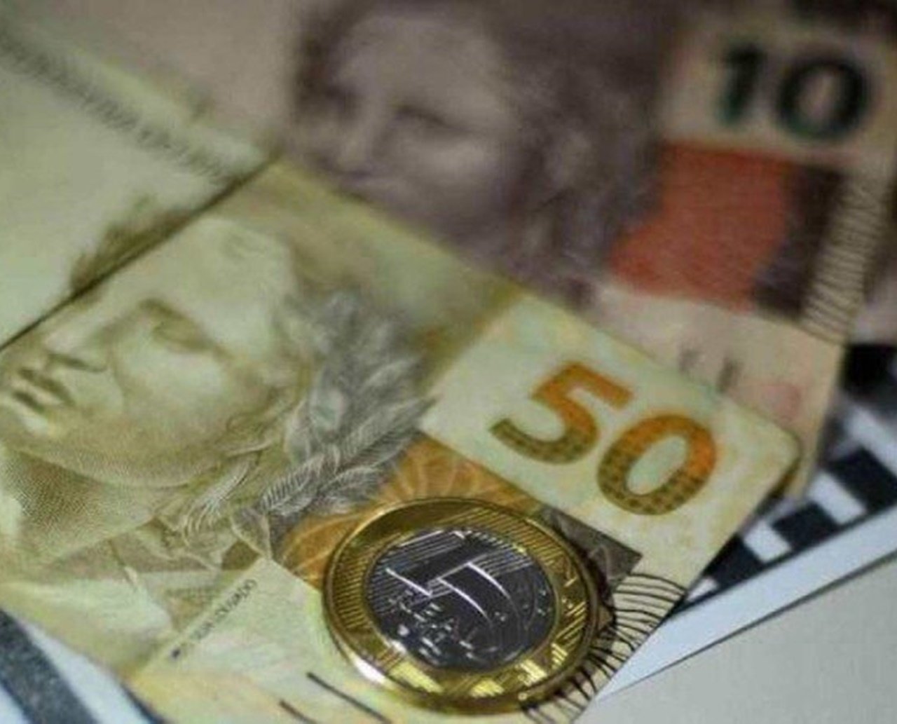 MP cria verbas para pagar Auxílio Brasil em dezembro; novo texto viabiliza valor que seria pago apenas em 2022