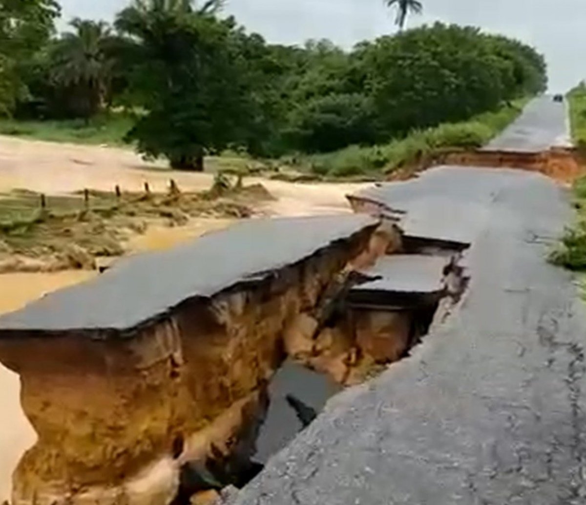 Governo da Bahia faz reparos em rodovias prejudicadas por chuvas no Extremo Sul; veja orientações