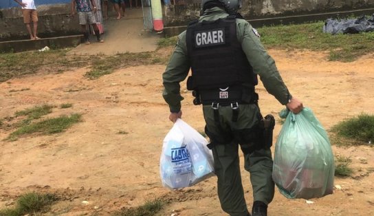 Militares do Graer e Bombeiros atuam em resgate de vítimas e transporte de mantimentos nas cidades afetadas pela chuva na Bahia