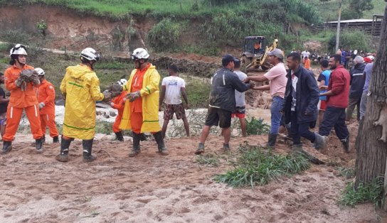 Sem descanso: bombeiros resgatam vítimas da chuva e levam mantimentos pelo quarto dia consecutivo, no Sul da Bahia 